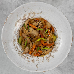 Фунчоза з куркою та овочами